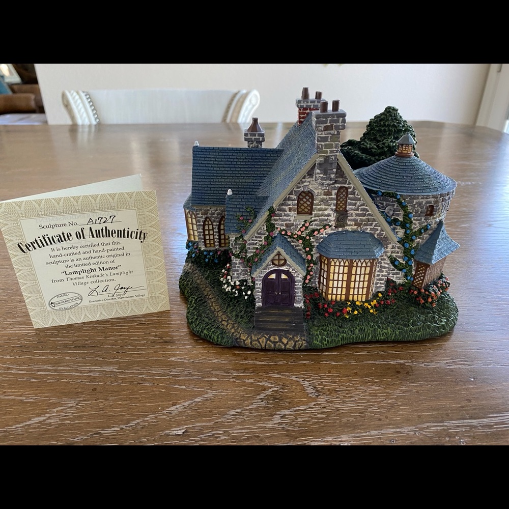 Thomas Kinkade Lamplight Manor “Lamplight Manor”